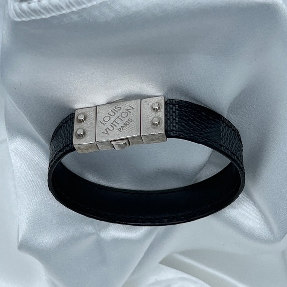 NEW ARRIVAL UNISEX LOUIS VUITTON Damier Graphite Check It Reversible Bracelet - Picture 1 of 6